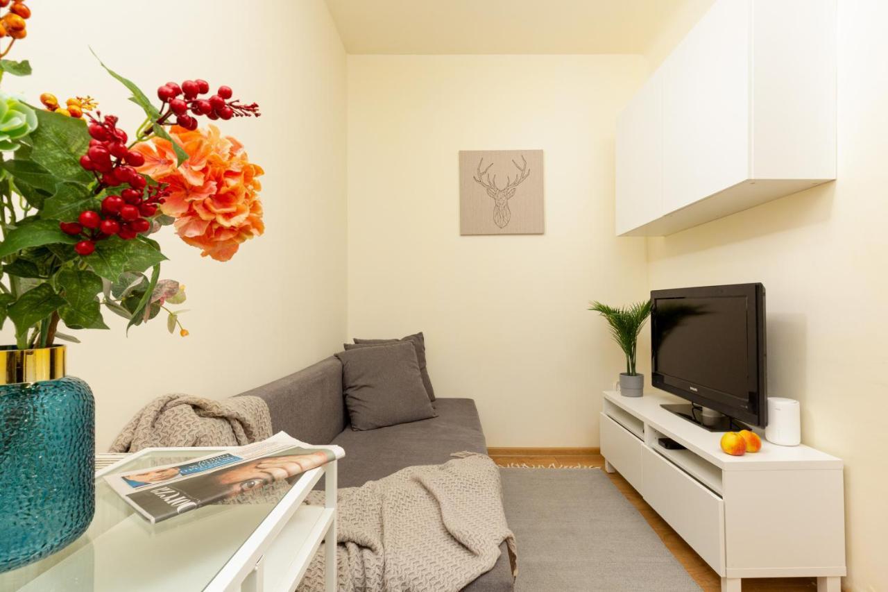 Micro Apartment Miaczynska By Noclegi Renters Varsóvia Exterior foto