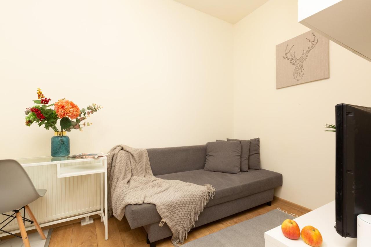 Micro Apartment Miaczynska By Noclegi Renters Varsóvia Exterior foto